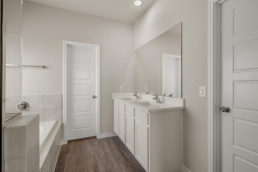 Furnished interior view inside a new home in Rocky Creek Crossing, Fort Worth (Image 5). Furnished interior view inside a new home in Rocky Creek Crossing, Fort Worth (Image 5).