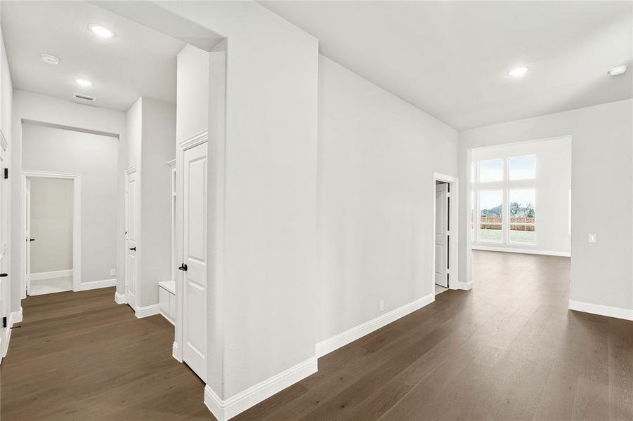 Spacious, unfurnished interior of a new home in Crystal Lake Estates, Red Oak (Image 24).