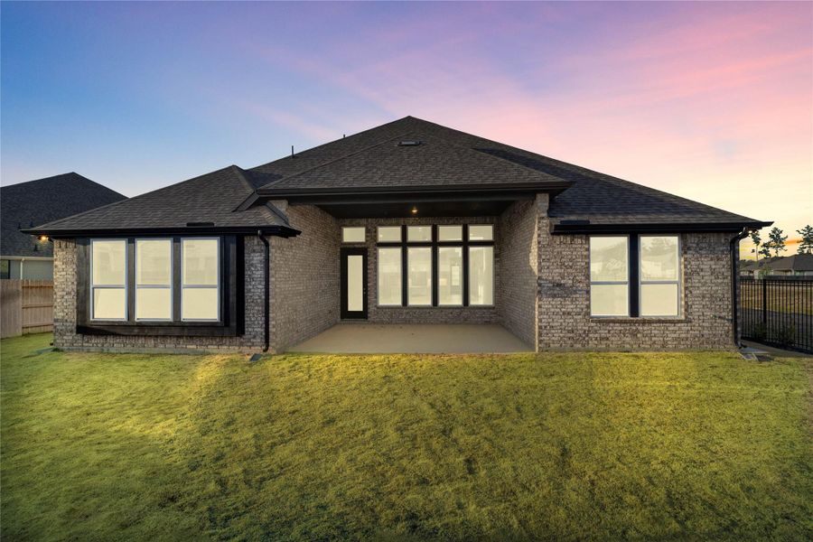 Come explore this generous backyard—perfect for kids to play freely and adults to unwind in comfort!