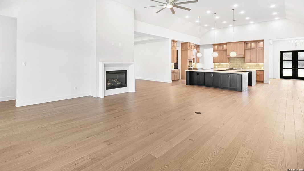 Spacious, unfurnished interior of a new home in Thornebrook, Bulverde (Image 26).