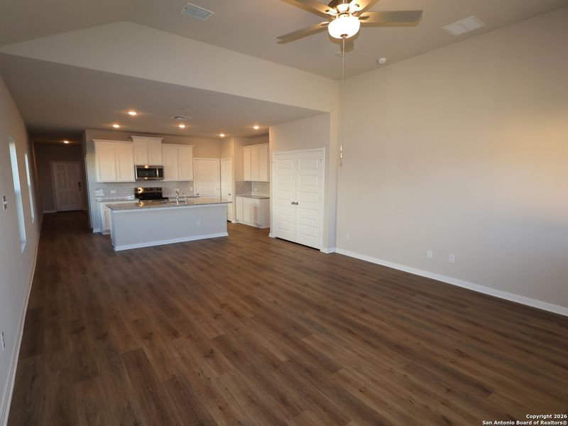 Spacious, unfurnished interior of a new home in Paloma Park, Converse (Image 16).