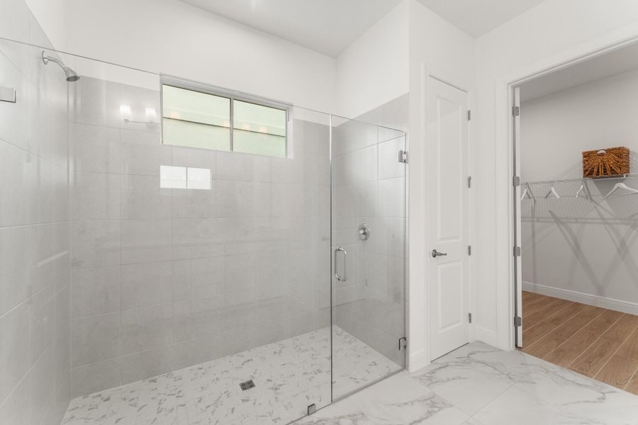 US_SEF_MONARCH_LOT 142_OWNERS BATH 2