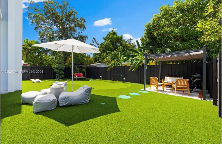 Exterior details and patio area of a home in , Miami (Image 35).