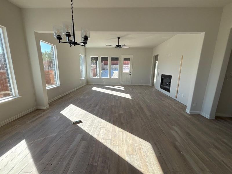Spacious, unfurnished interior of a new home in Waterford Park, Weatherford (Image 8).