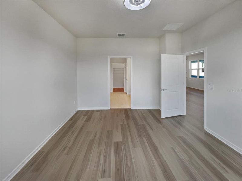 Spacious, unfurnished interior of a new home in , Kissimmee (Image 60).