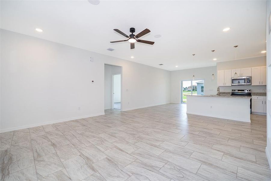 Spacious, unfurnished interior of a new home in , Kissimmee (Image 23).