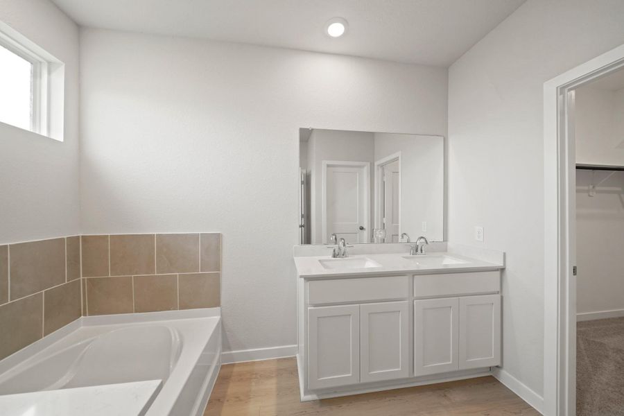 Furnished interior view inside a new home in Valor Park, Bay City (Image 10).