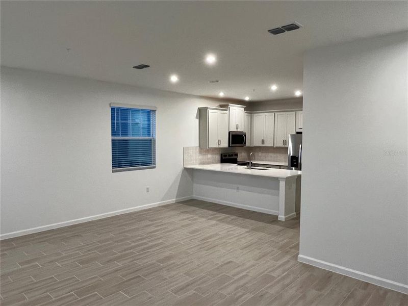 Spacious, unfurnished interior of a new home in Meridian Parks, Orlando (Image 19).