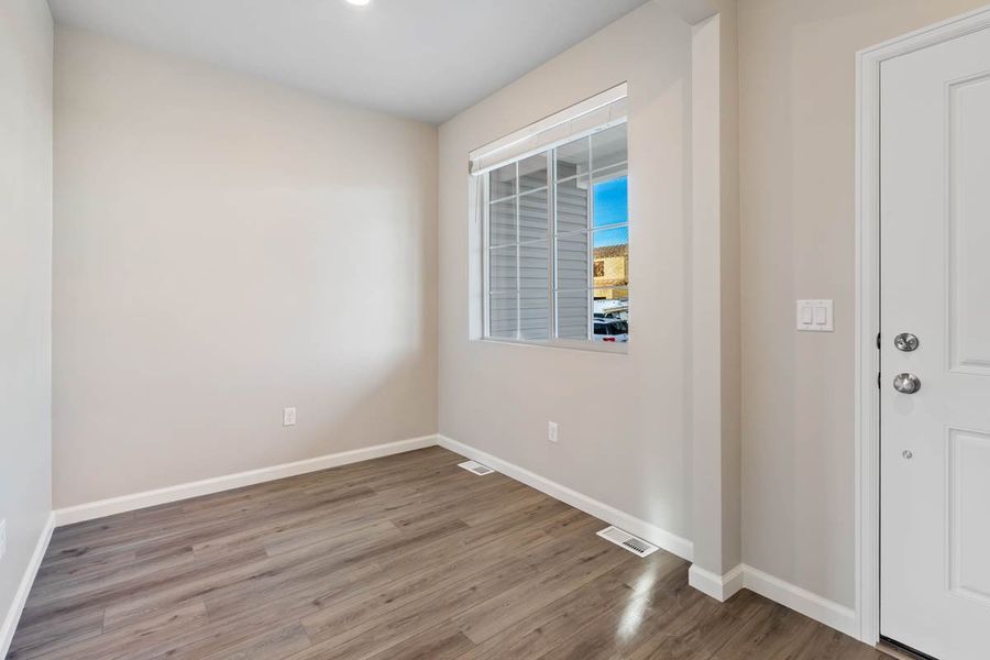 Spacious, unfurnished interior of a new home in Thompson River Ranch, Johnstown (Image 17).