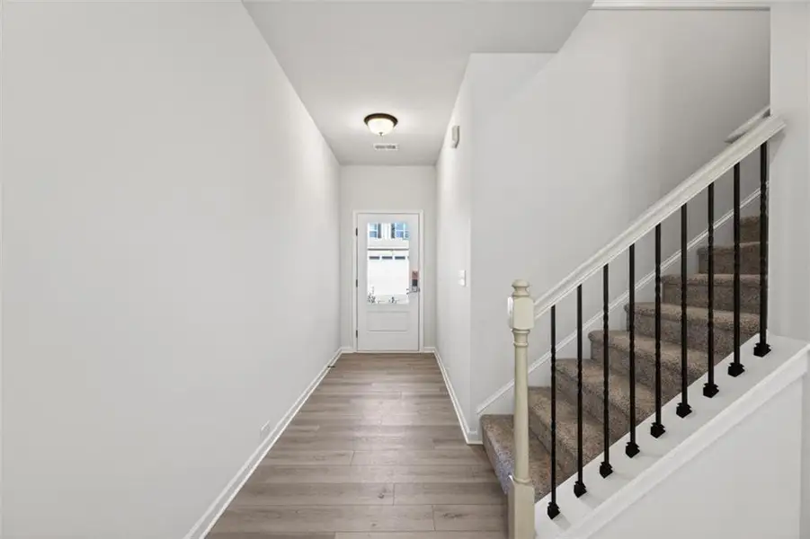 Spacious, unfurnished interior of a new home in Sanders Park, Austell (Image 29).