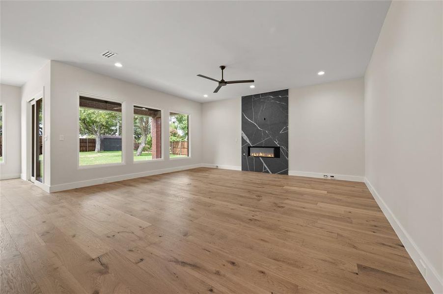 Spacious, unfurnished interior of a new home in , Richardson (Image 29).