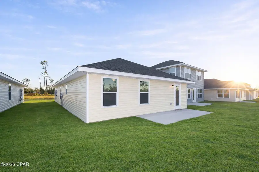 Exterior details and patio area of a home in Fox Glenn, Panama City (Image 4).
