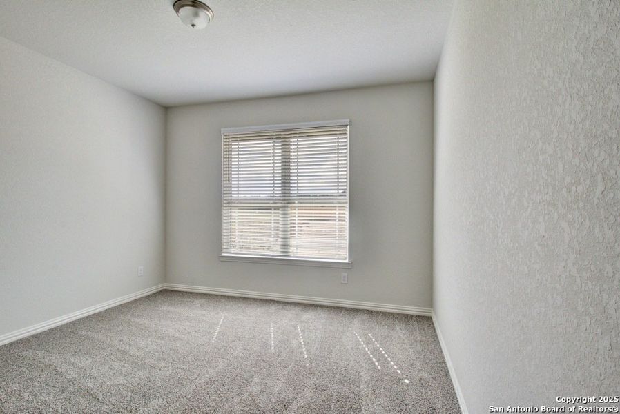 Spacious, unfurnished interior of a new home in Veranda, San Antonio (Image 25).