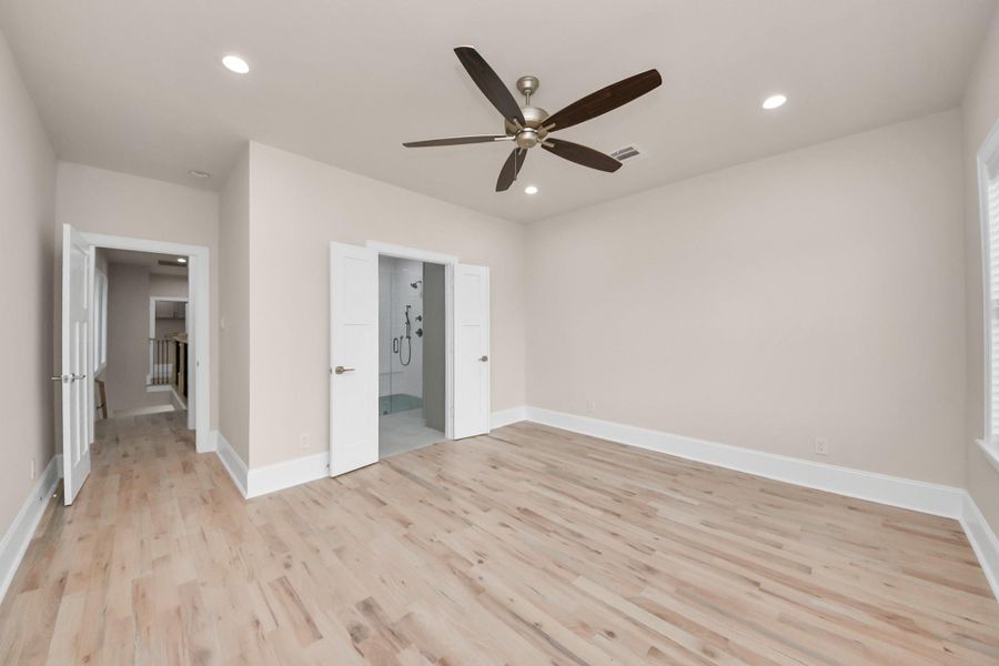 Spacious, unfurnished interior of a new home in , Houston (Image 36).