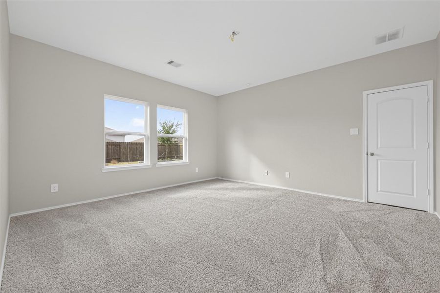 Spacious, unfurnished interior of a new home in Water Crest on Lake Conroe, Conroe (Image 23).