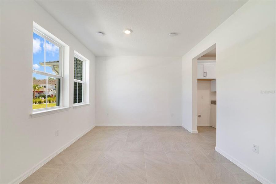 Spacious, unfurnished interior of a new home in Aulin Square, Oviedo (Image 21). Spacious, unfurnished interior of a new home in Aulin Square, Oviedo (Image 21).