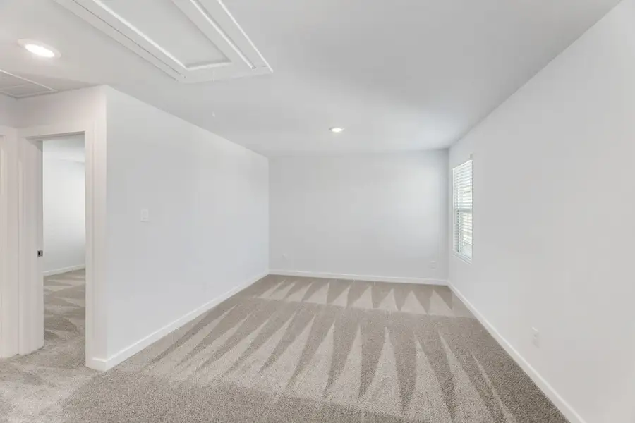 Spacious, unfurnished interior of a new home in Highland Ridge, New Braunfels (Image 36).