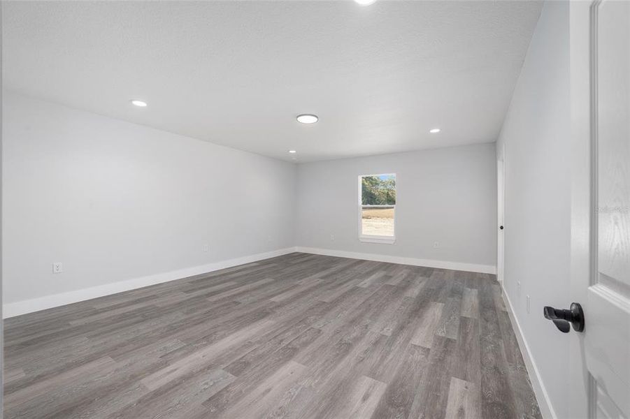 Spacious, unfurnished interior of a new home in , Dunnellon (Image 30).