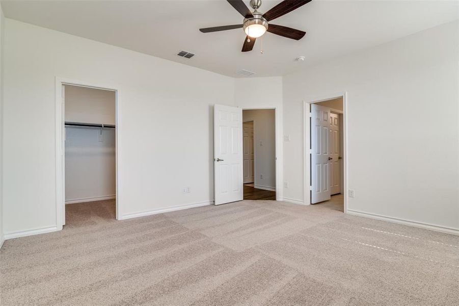 Spacious, unfurnished interior of a new home in Cottonwood Creek, Seagoville (Image 19).