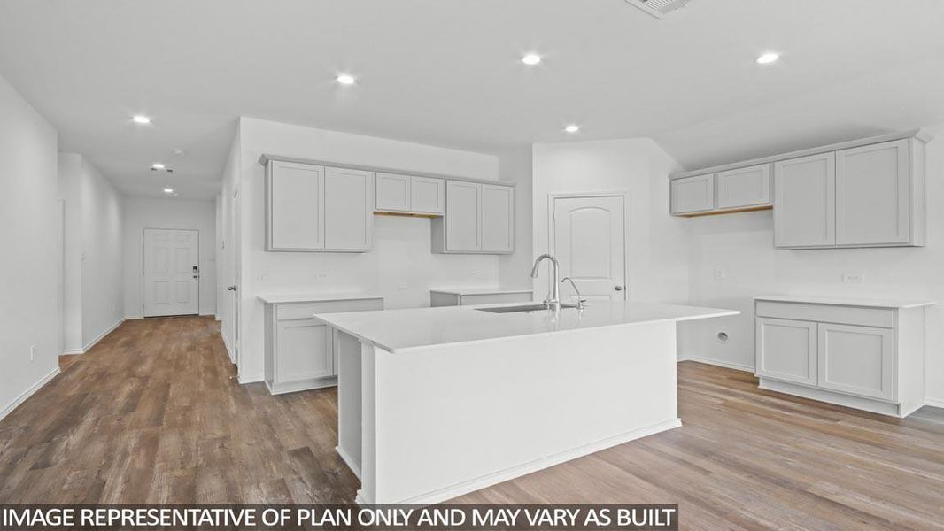 Furnished interior view inside a new home in Silverthorne, Conroe (Image 6).