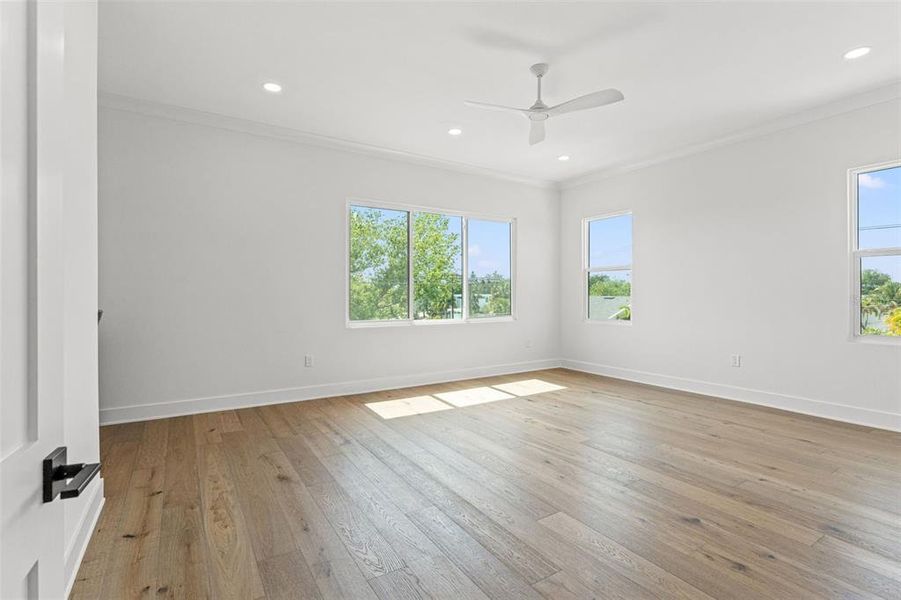 Spacious, unfurnished interior of a new home in , Tampa (Image 32).