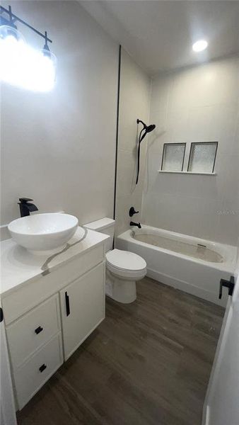 Furnished interior view inside a new home in , Chiefland (Image 8).