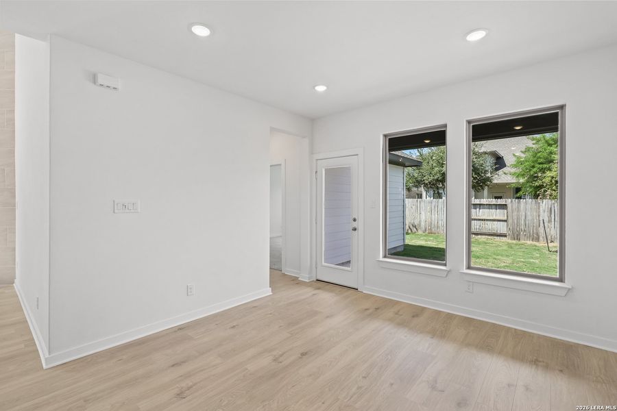 Spacious, unfurnished interior of a new home in Stillwater Ranch, San Antonio (Image 26).