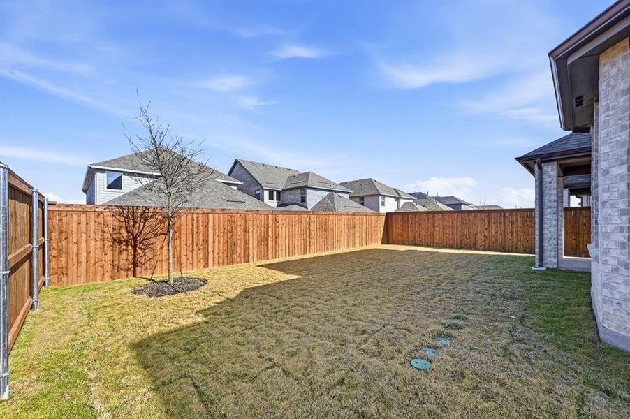 Exterior details and patio area of a home in Hillstead, Lavon (Image 3).