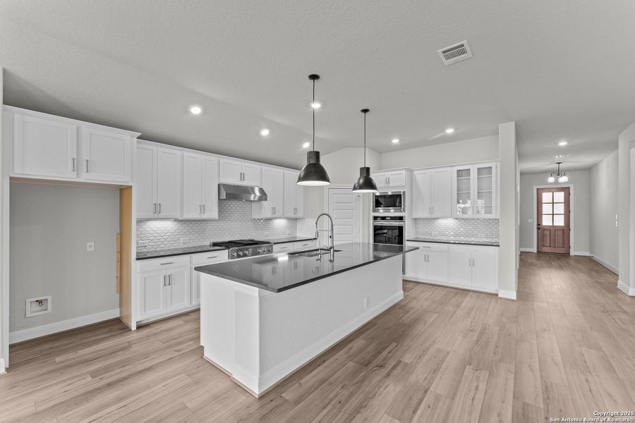 Furnished interior view inside a new home in Davis Ranch 60', San Antonio (Image 12). Furnished interior view inside a new home in Davis Ranch 60', San Antonio (Image 12).