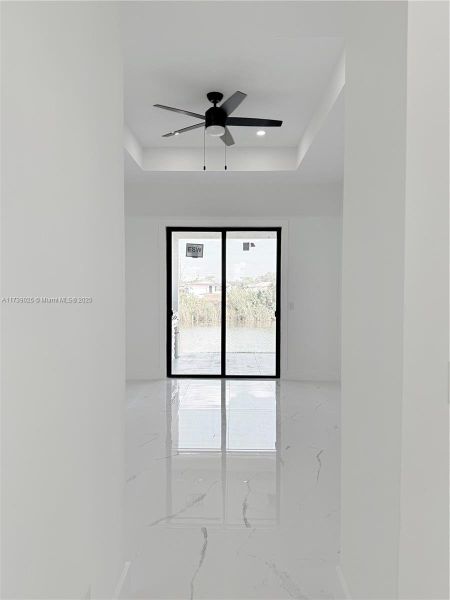 Spacious, unfurnished interior of a new home in , Cape Coral (Image 9).