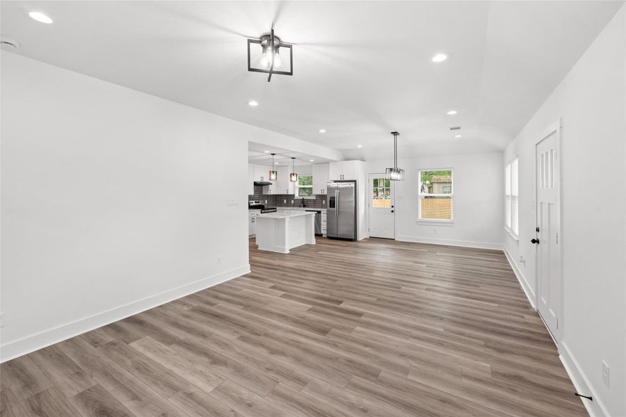 Spacious, unfurnished interior of a new home in , Brenham (Image 9).