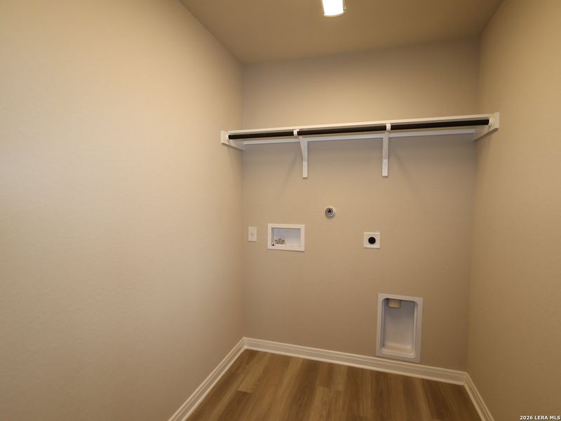 Spacious, unfurnished interior of a new home in Hickory Ridge, Elmendorf (Image 21).