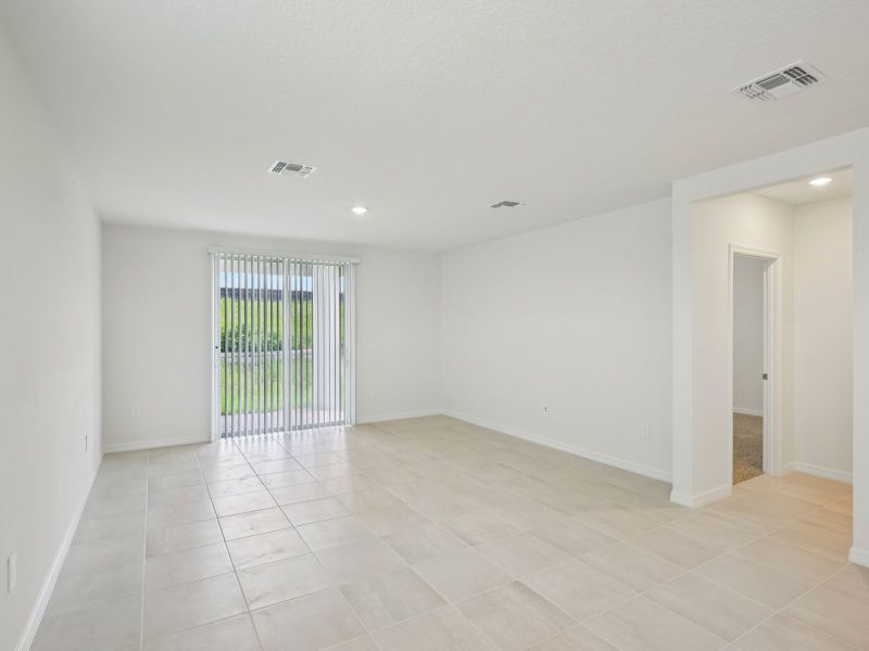 Spacious, unfurnished interior of a new home in Hamilton Bluff - Classic Series, Lake Hamilton (Image 9).