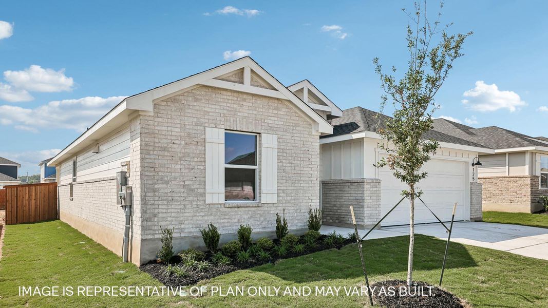 Front exterior of a new home in Thunder Rock, Marble Falls, TX, highlighting curb appeal (Image 1). Front exterior of a new home in Thunder Rock, Marble Falls, TX, highlighting curb appeal (Image 1).