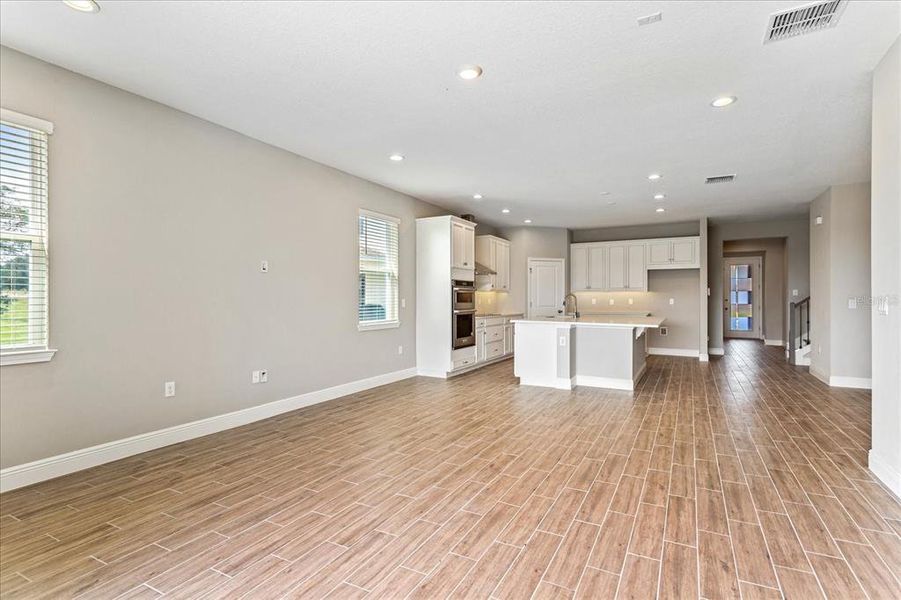 Spacious, unfurnished interior of a new home in , Winter Garden (Image 24).