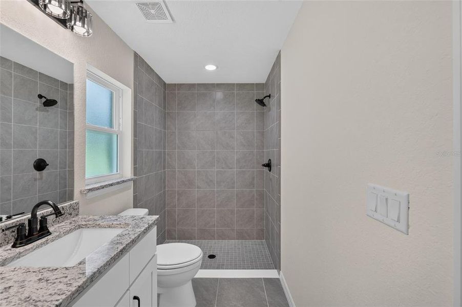Furnished interior view inside a new home in , Ocklawaha (Image 3).