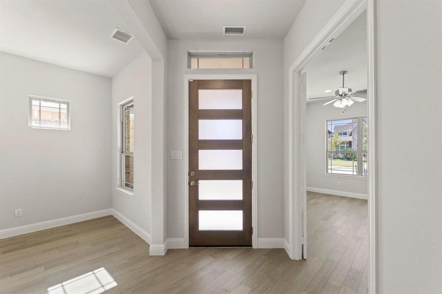 03. 3917 Windmere - Entry 03. 3917 Windmere - Entry