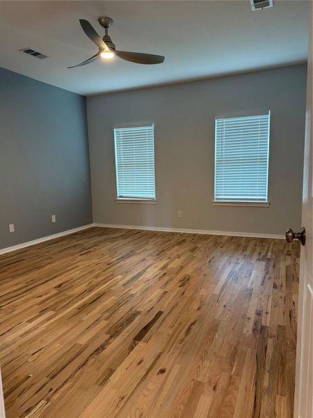 Master Bedroom with 10' ceilings Master Bedroom with 10' ceilings