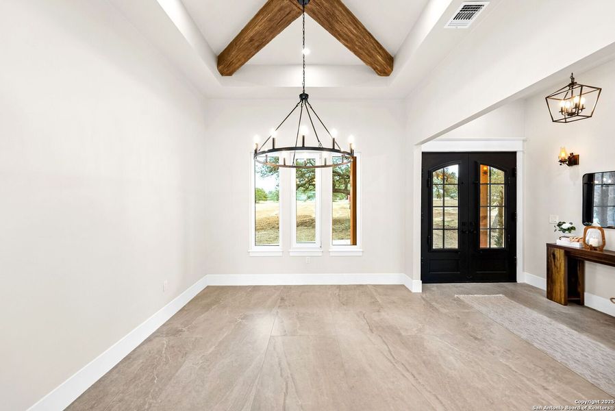 Spacious, unfurnished interior of a new home in , Bandera (Image 40).