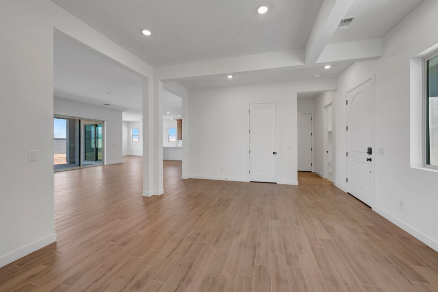 Spacious, unfurnished interior of a new home in Abel Ranch, Goodyear (Image 25).