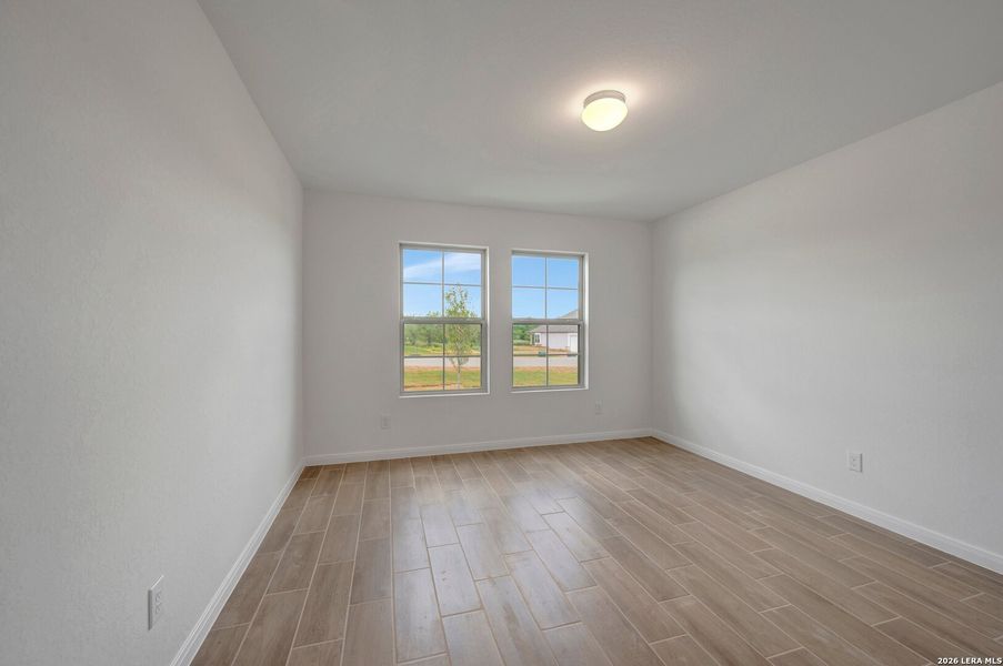 Spacious, unfurnished interior of a new home in Chaparral Ranch, Floresville (Image 43).