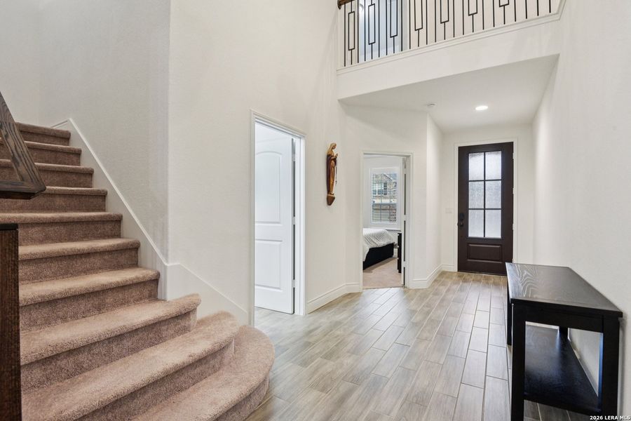 Spacious, unfurnished interior of a new home in Davis Ranch, San Antonio (Image 21).
