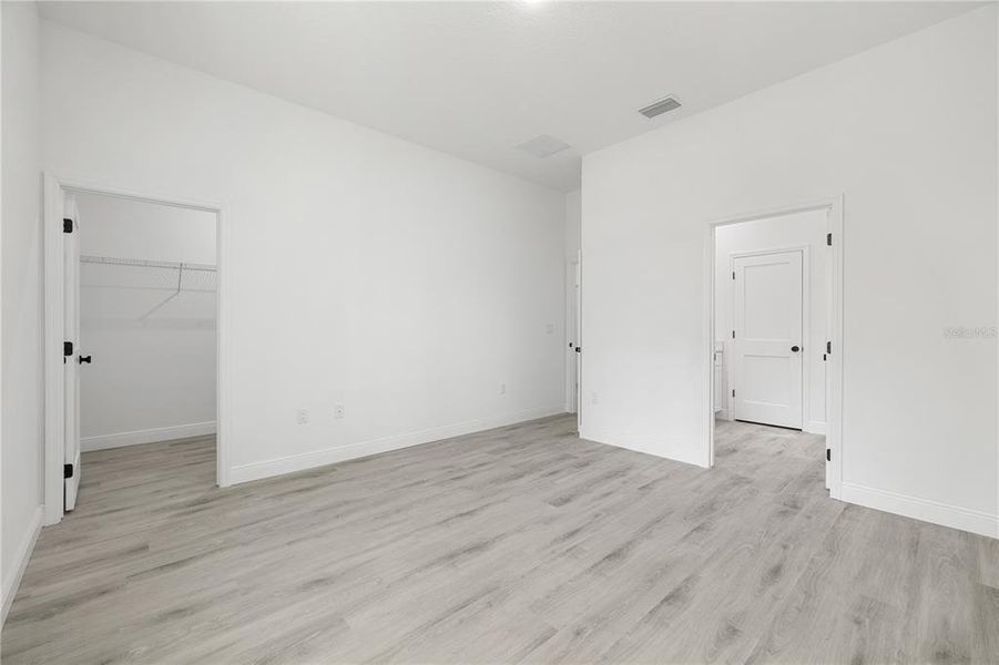 Spacious, unfurnished interior of a new home in , Ocala (Image 40).