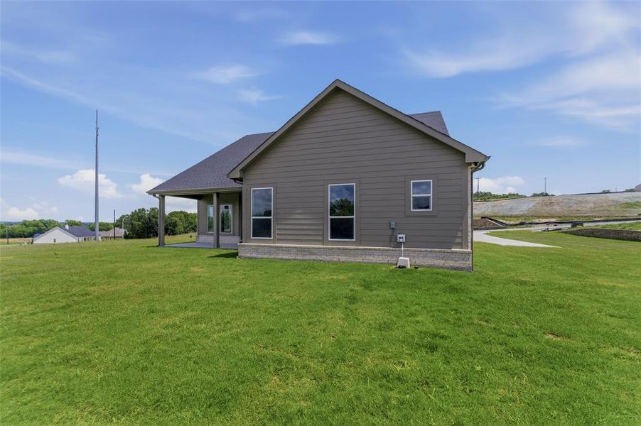 Exterior details and patio area of a home in Eagle Ridge Estates, Weatherford (Image 3).