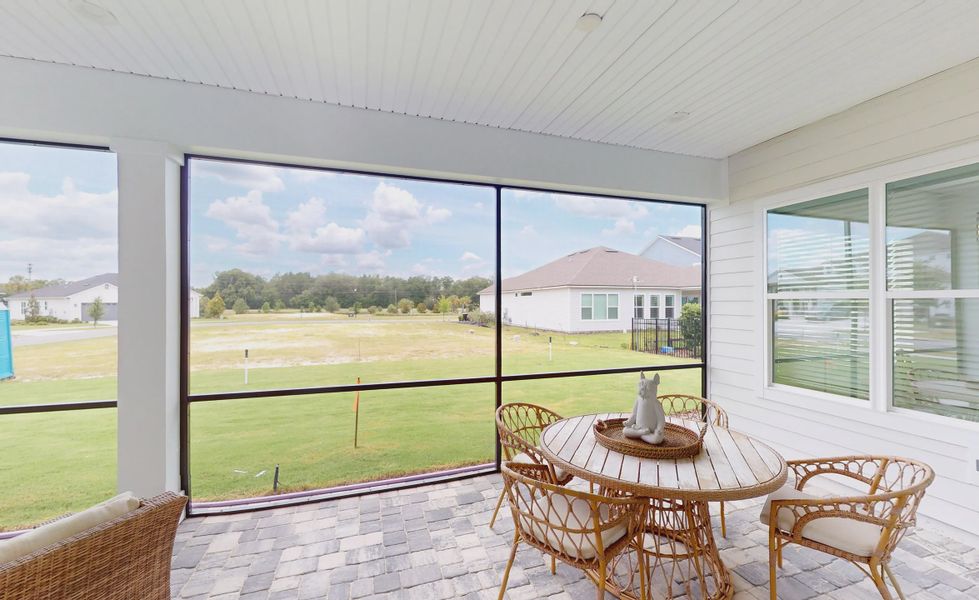 Exterior details and patio area of a home in Oakmont, Gainesville (Image 3).