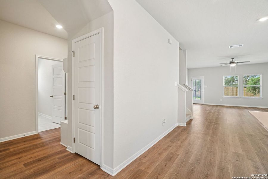 Image 49 of a home in Royal Crest. Image 49 of a home in Royal Crest.