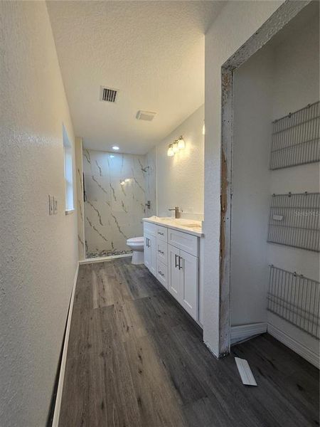 Spacious, unfurnished interior of a new home in , Ocklawaha (Image 37).