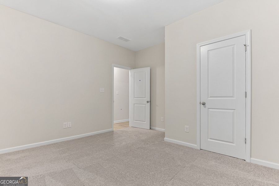 Spacious, unfurnished interior of a new home in Juliette Crossing, Forsyth (Image 99).