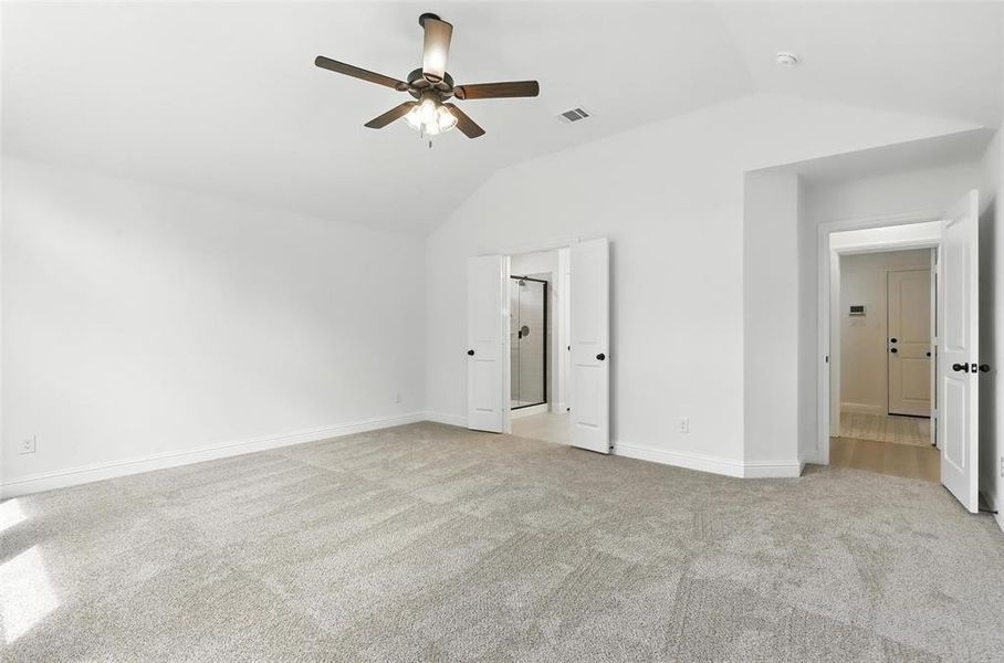 Spacious, unfurnished interior of a new home in Trail Creek, Cleburne (Image 24).