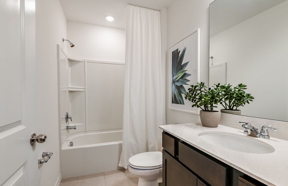 Furnished interior view inside a new home in Silverlake, Lake Alfred (Image 8).